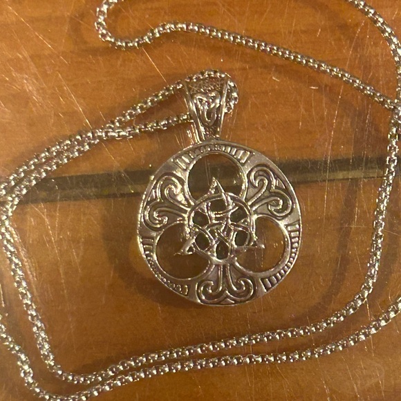 Irish Medallion with chain - Picture 1 of 3